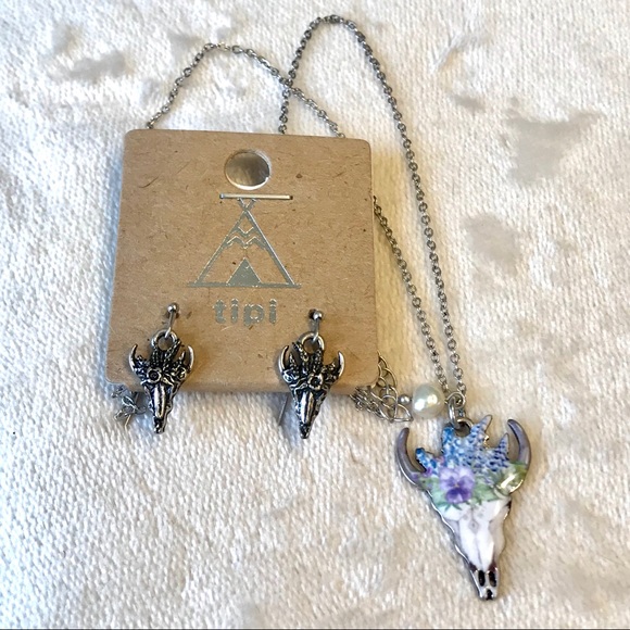 Jewelry - Boho Western Floral Bull Pendant Set